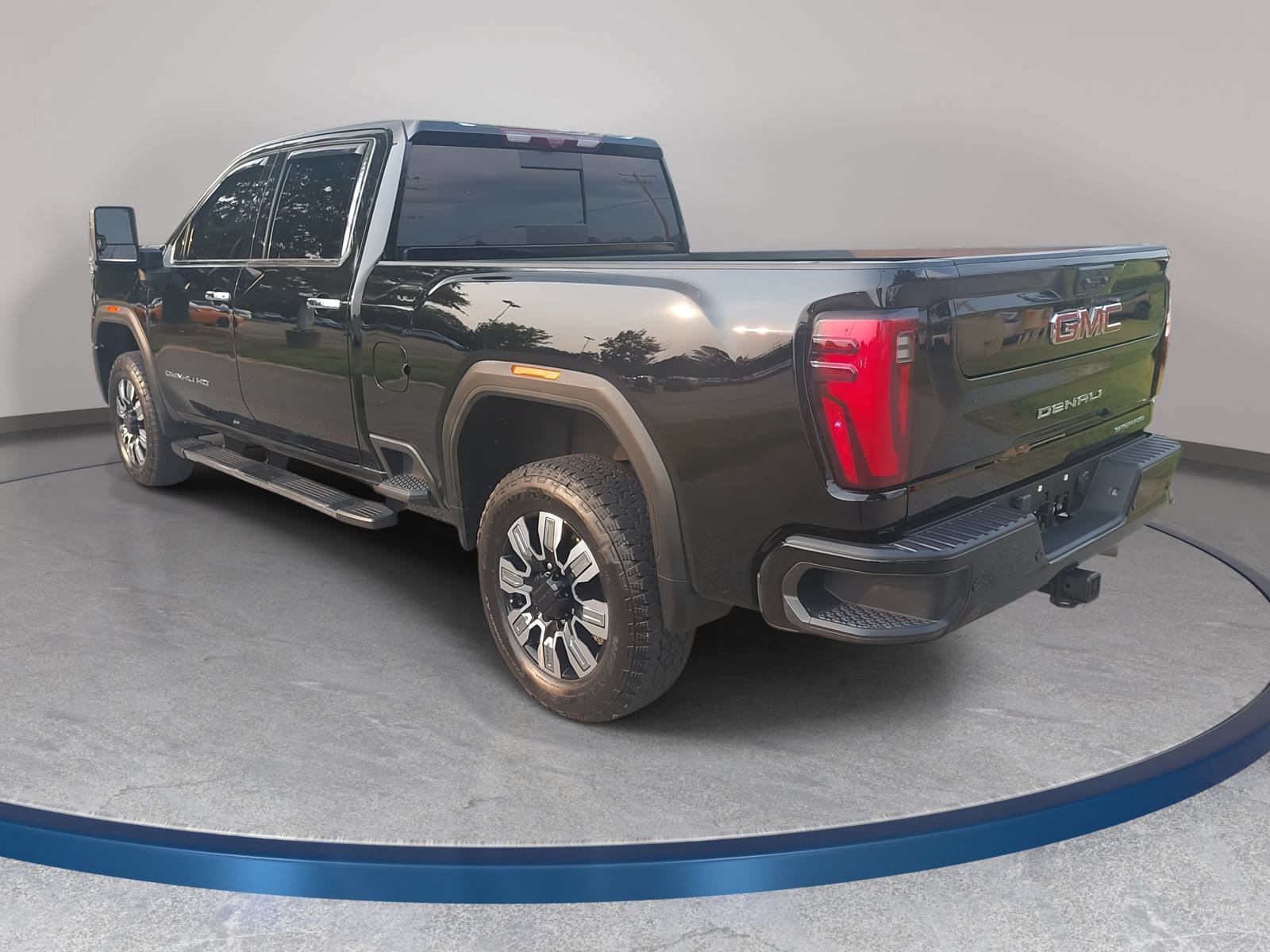 Used 2024 GMC Sierra 2500 Denali w/ Technology Package AWD/4WD image 7