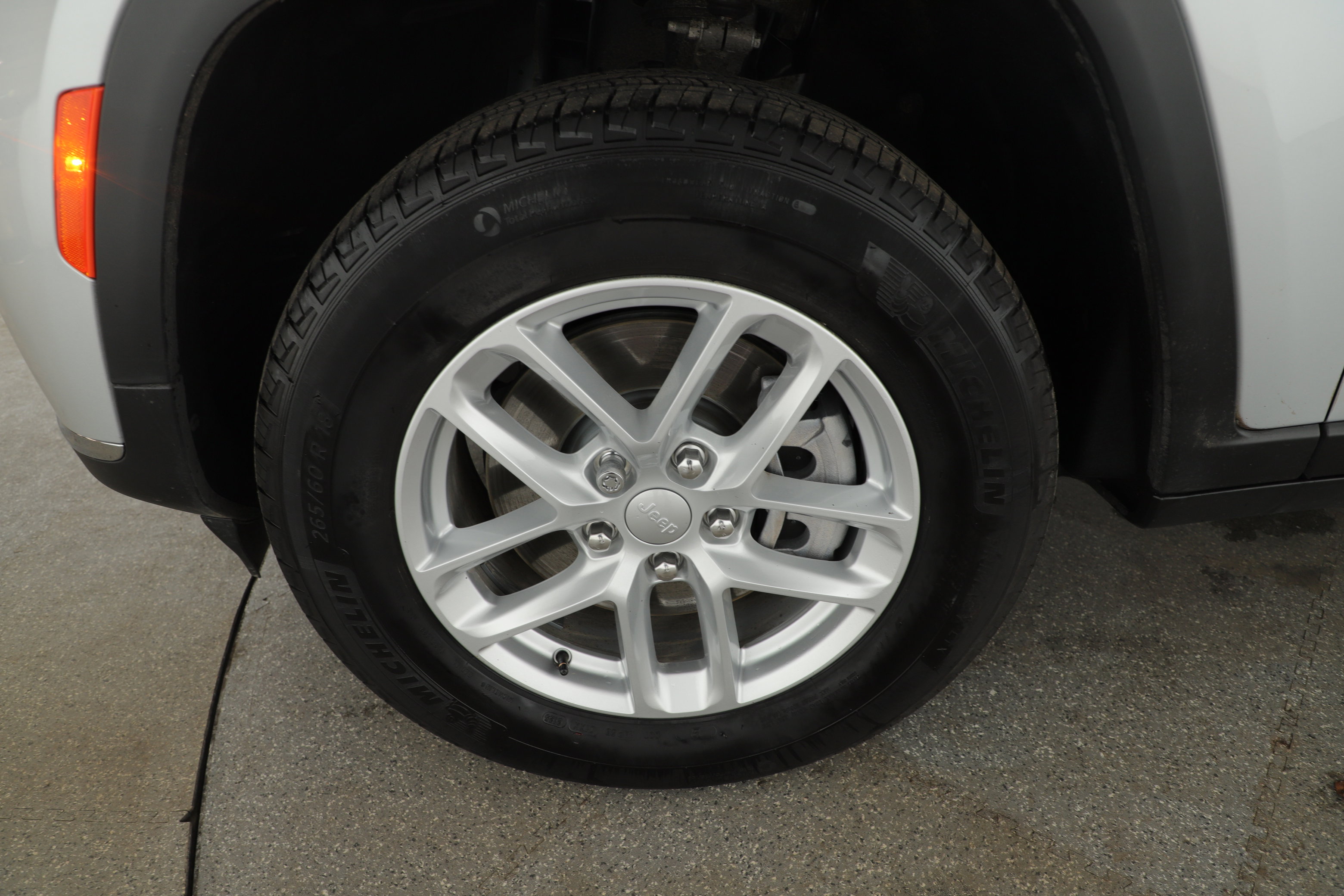 Used 2025 Jeep Grand Cherokee L Laredo w/ Luxury Tech Group I image 7