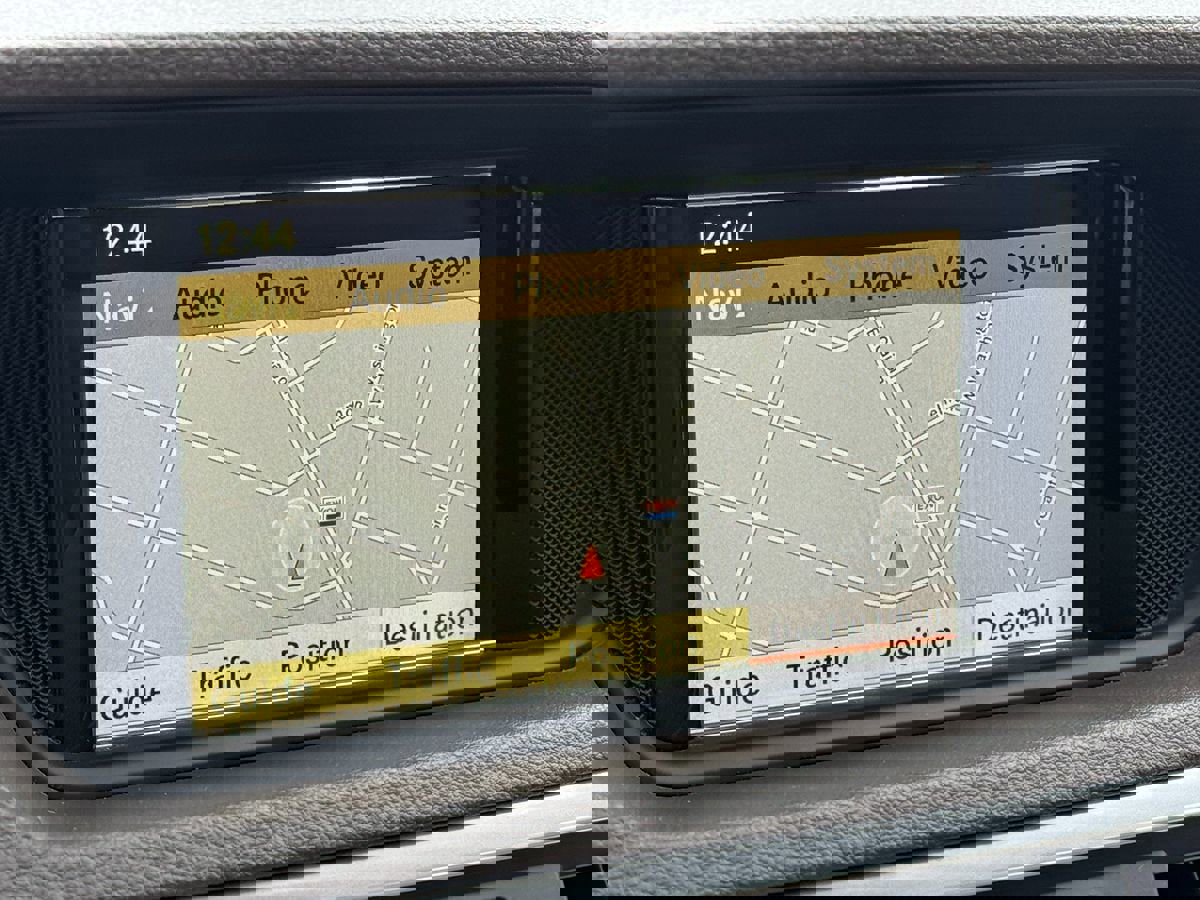 Used 2011 Mercedes-Benz E 550 Sedan image 39