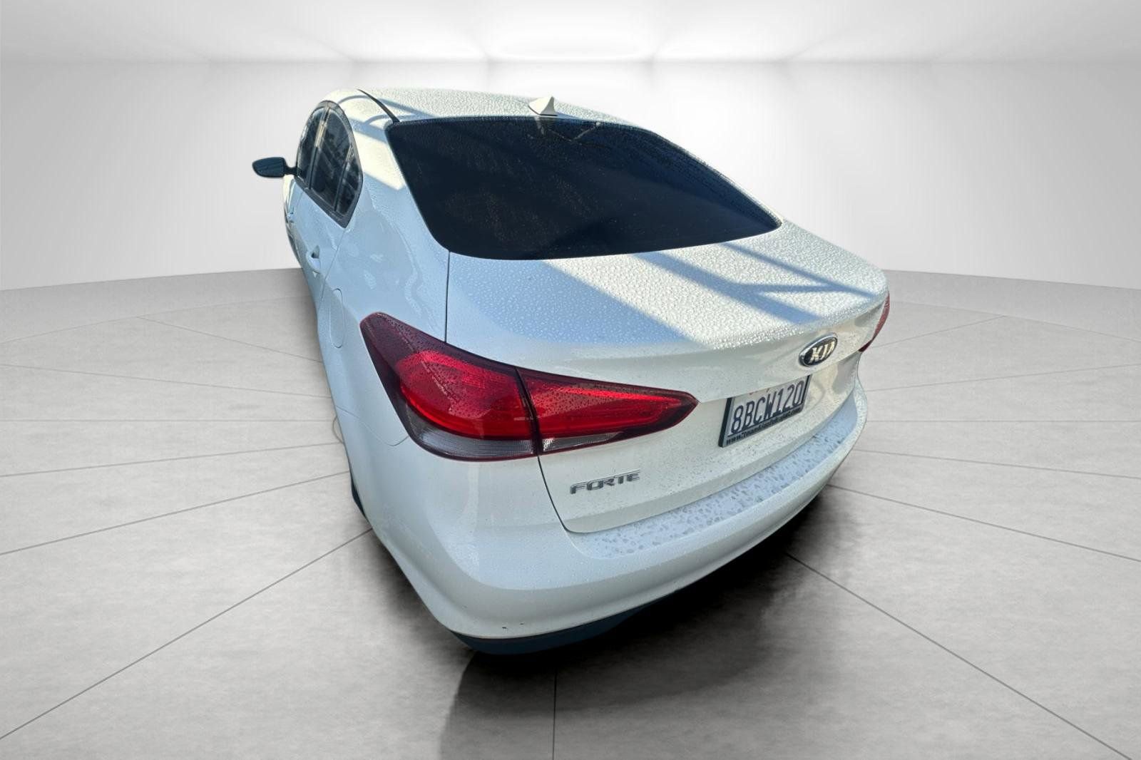 Used 2017 Kia Forte LX FWD image 5