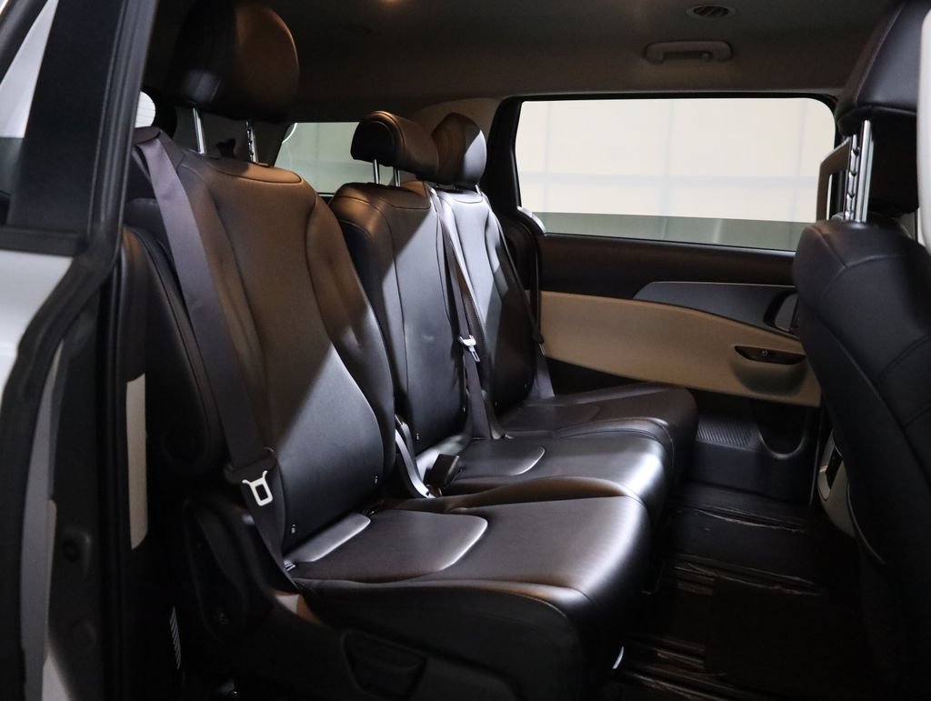 Used 2022 Kia Carnival LX FWD image 32