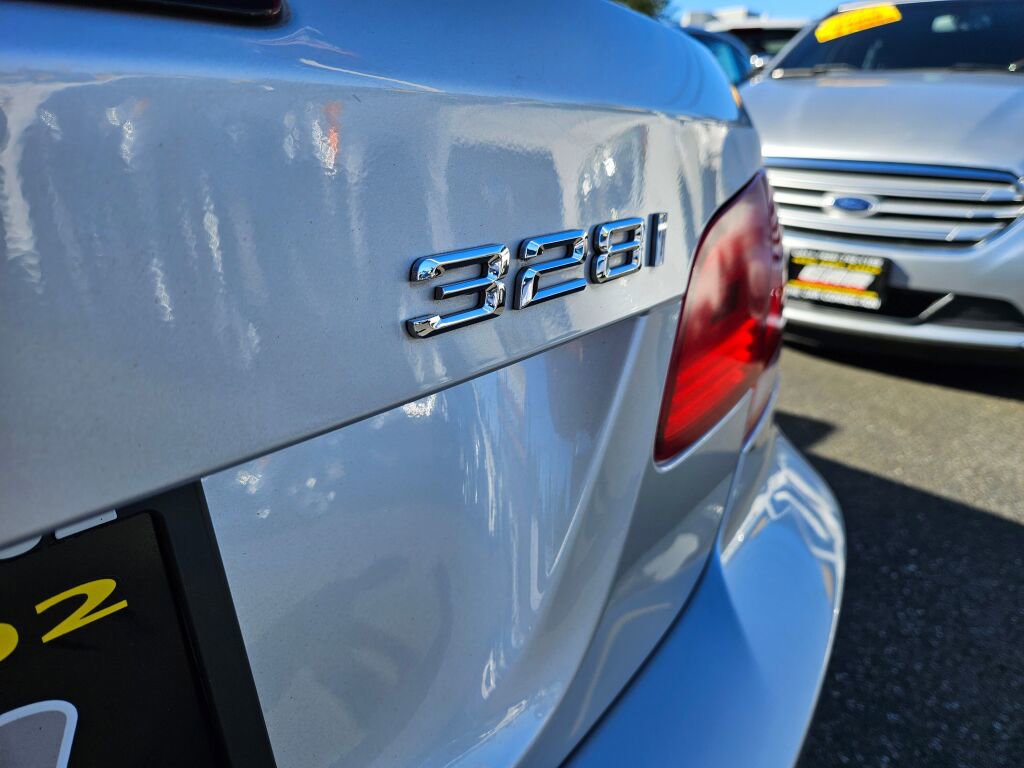 Used 2009 BMW 328i Convertible image 9