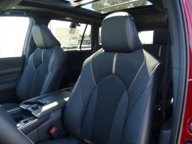 New 2026 Toyota Grand Highlander Platinum image 11