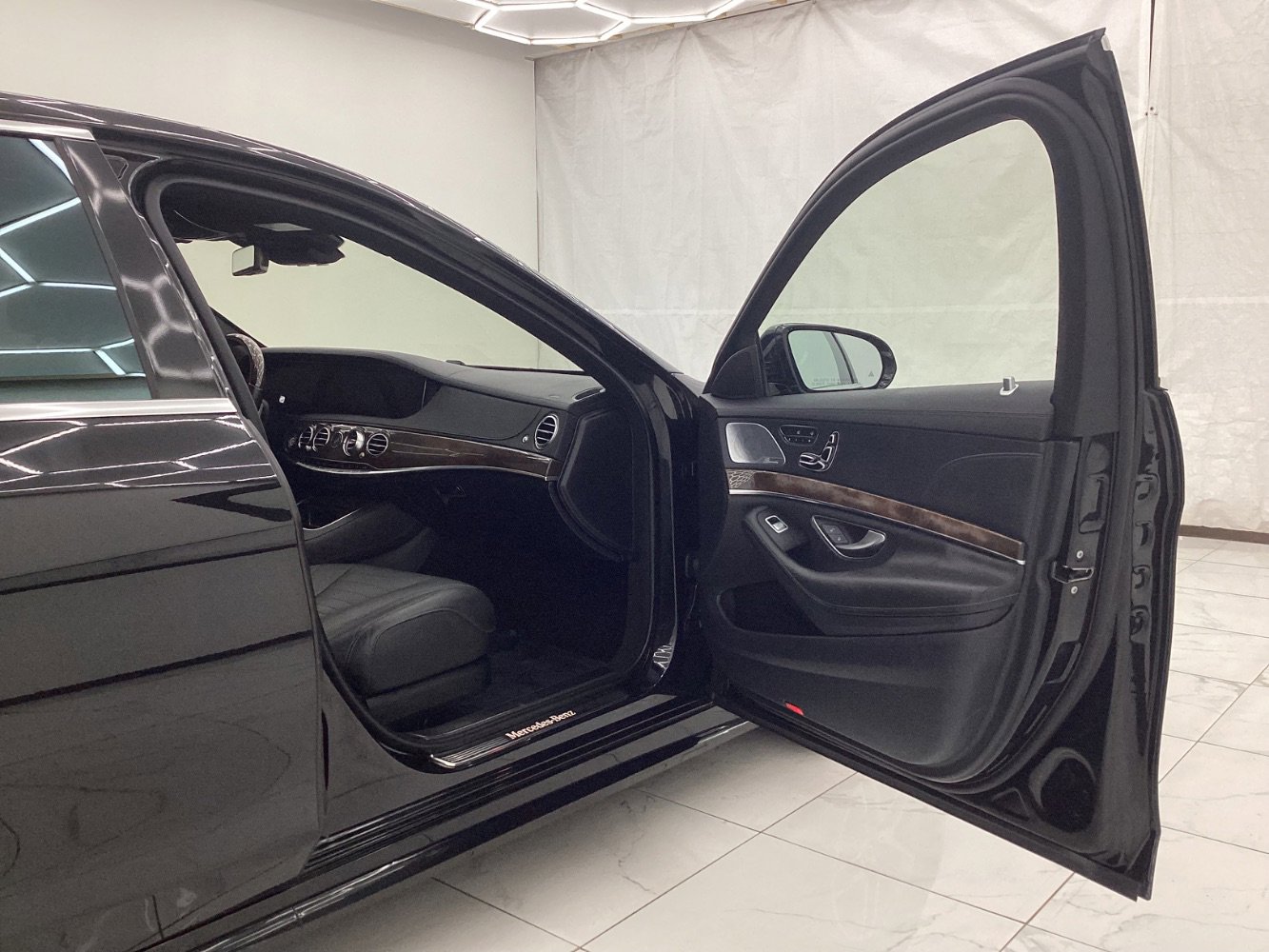 Used 2018 Mercedes-Benz S 560 4MATIC Sedan image 17