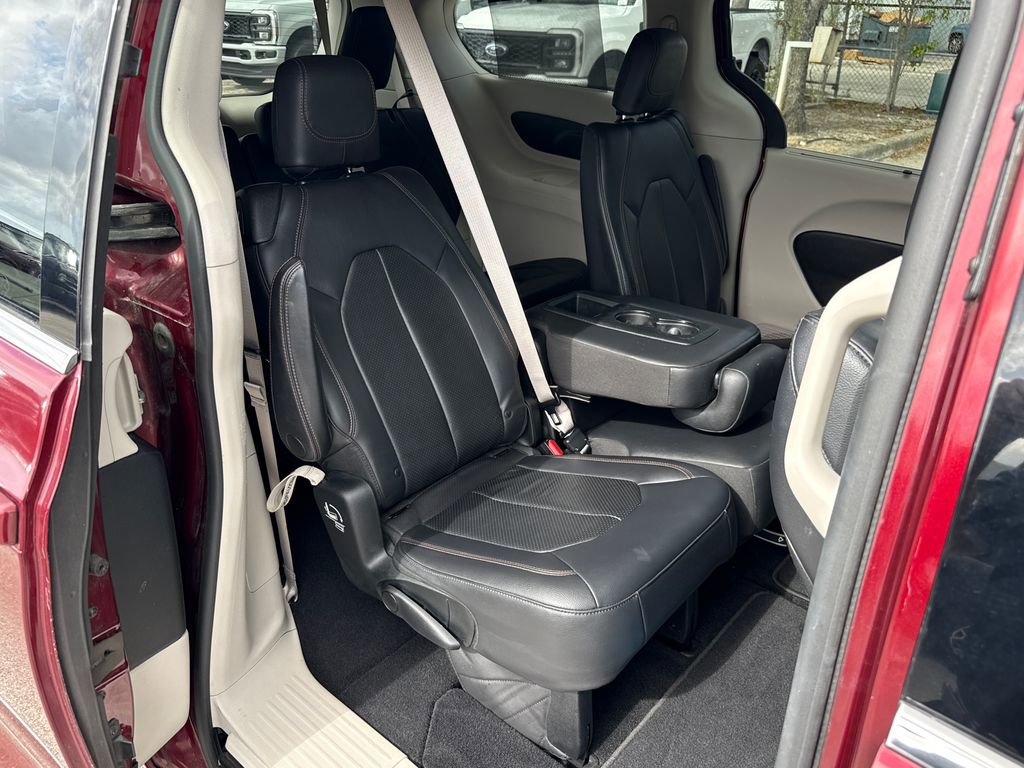 Used 2018 Chrysler Pacifica Touring-L image 24