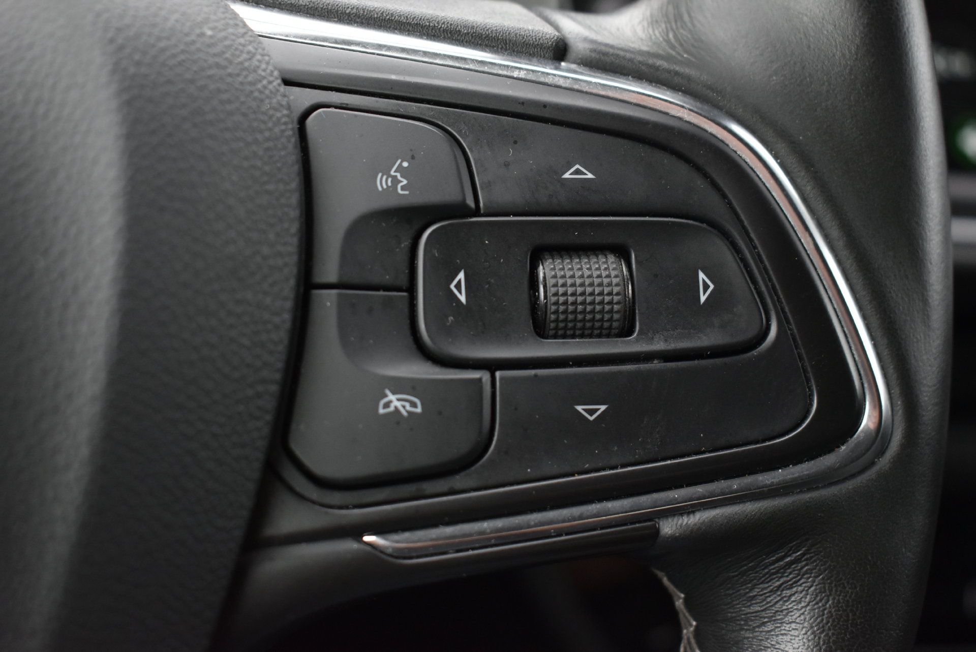 Used 2023 Buick Envision Essence AWD/4WD image 21
