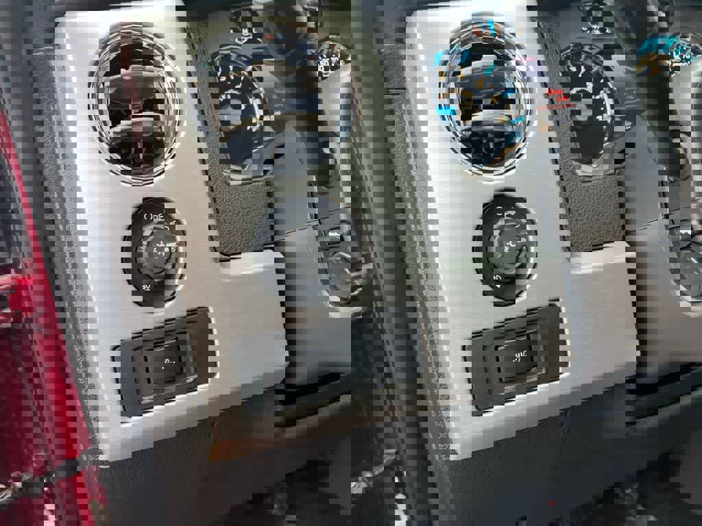 Used 2014 Ford F150 Platinum image 16