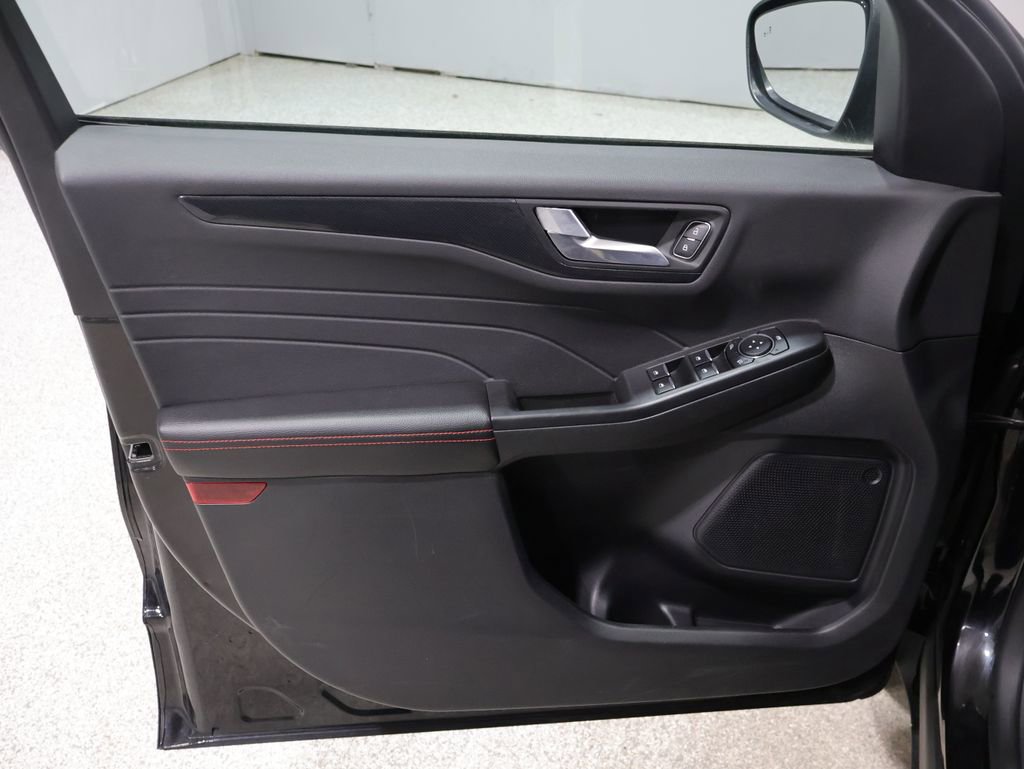Used 2025 Ford Escape ST-Line image 11