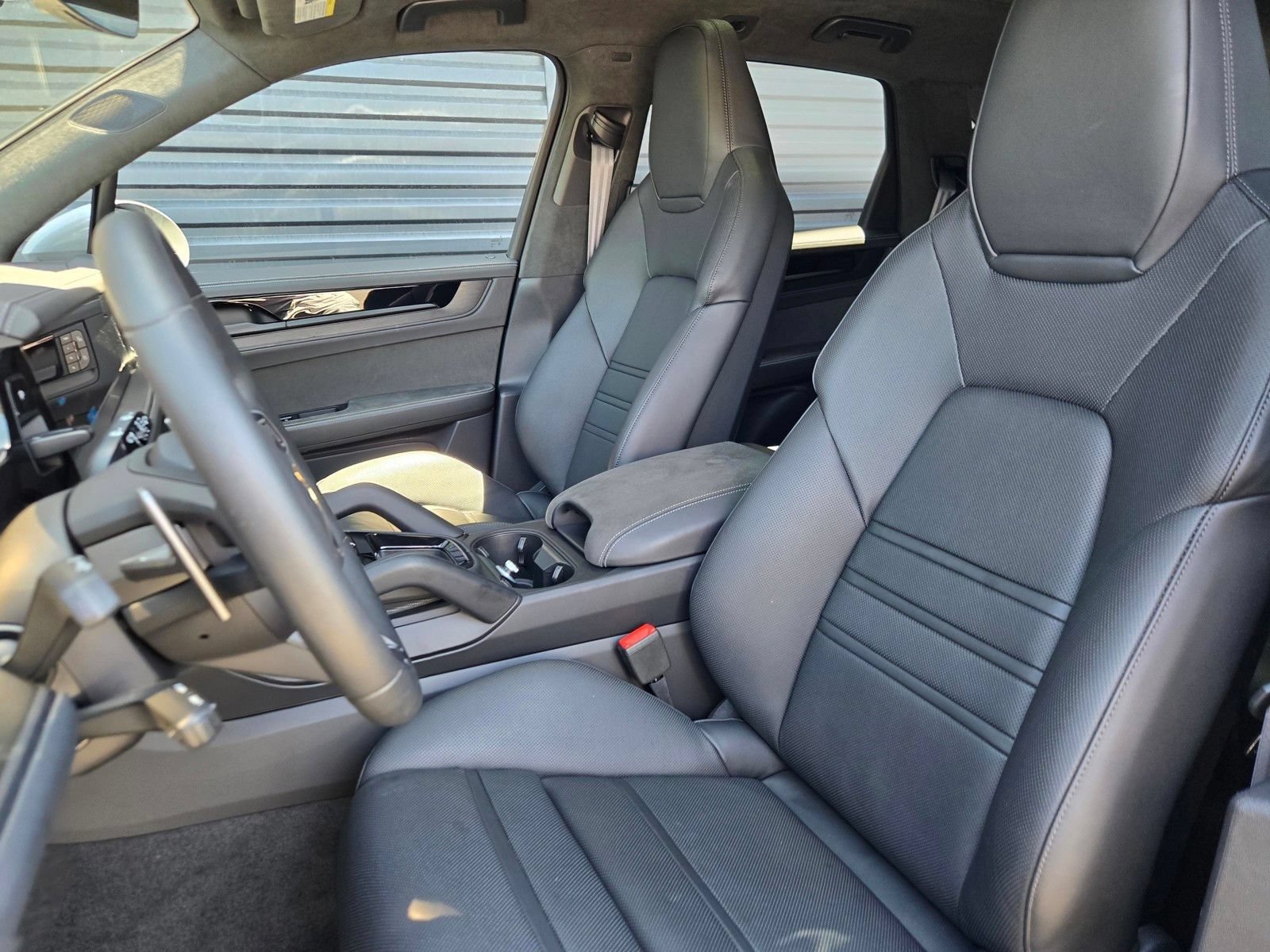 Certified 2026 Porsche Cayenne GTS AWD/4WD image 6