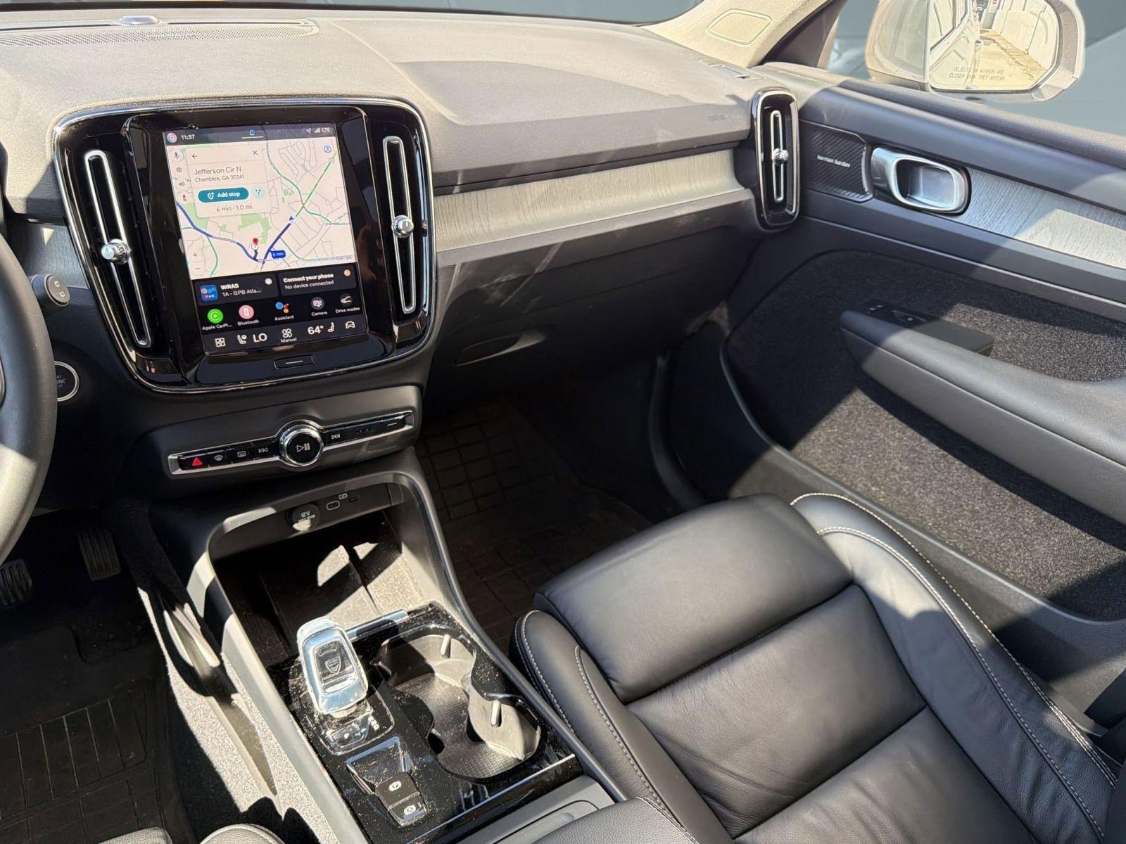 Certified 2023 Volvo XC40 B5 Ultimate w/ Protection Package Premier image 26