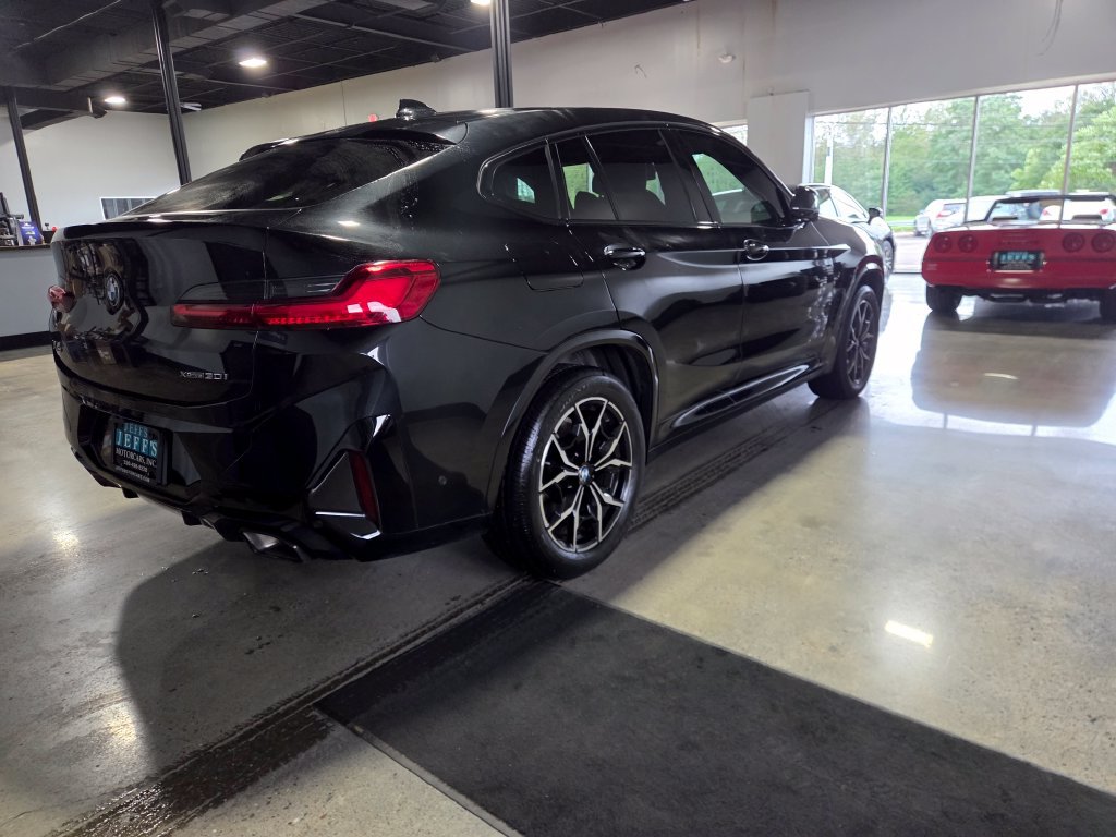 Used 2024 BMW X4 xDrive30i w/ Premium Package AWD/4WD image 3