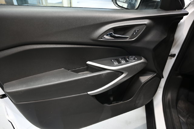 Used 2024 Chevrolet Trax LS w/ LS Convenience Package FWD image 25