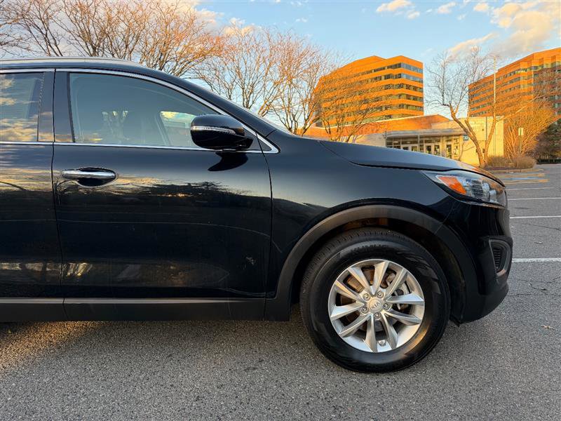 Used 2016 Kia Sorento LX image 5
