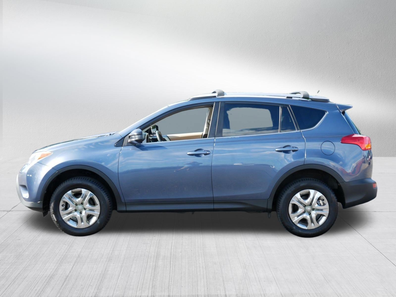 Used 2013 Toyota RAV4 LE AWD/4WD image 4