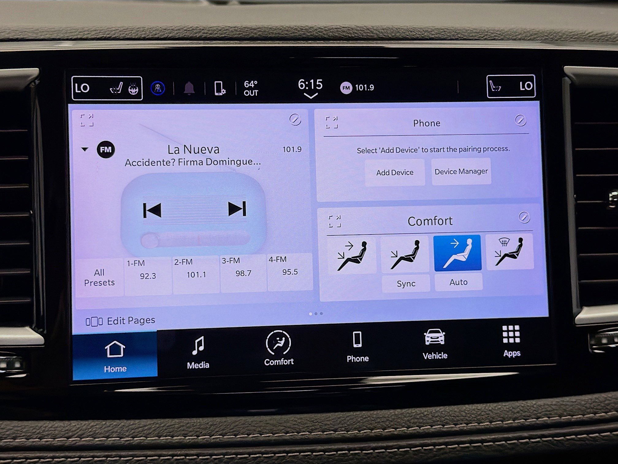 Used 2023 Chrysler Pacifica Touring-L image 9