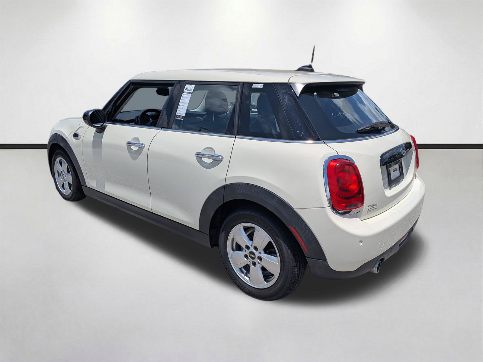 Used 2021 MINI Cooper 4-Door Hardtop w/ Storage Package FWD image 6