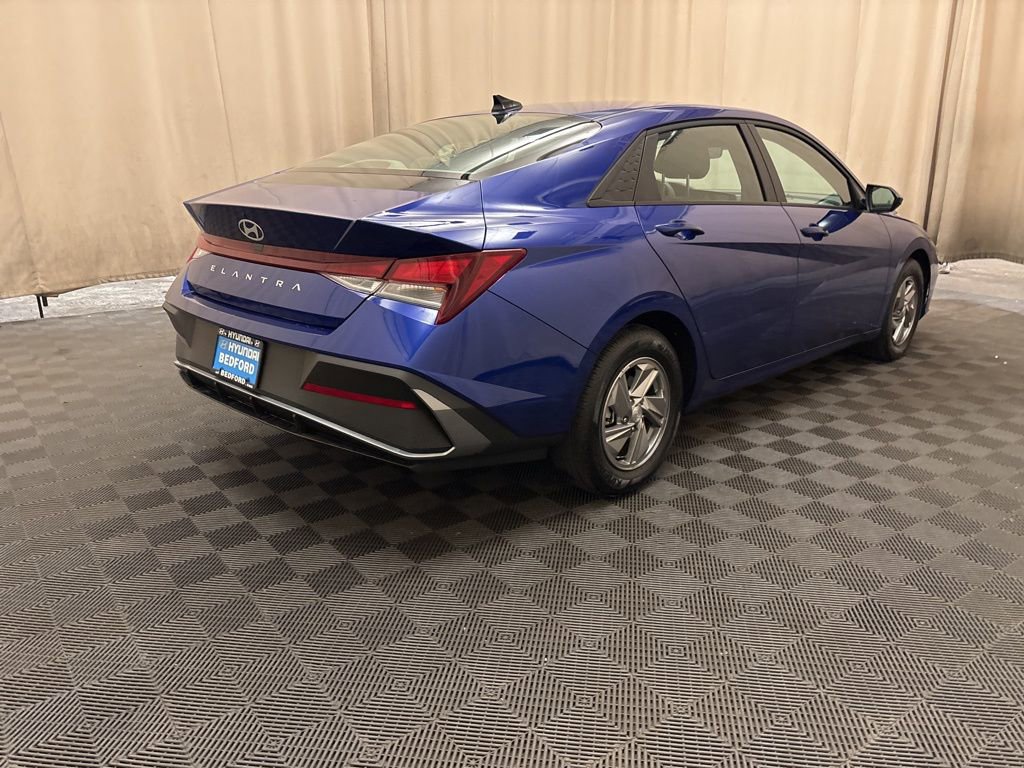 Certified 2025 Hyundai Elantra SE image 5
