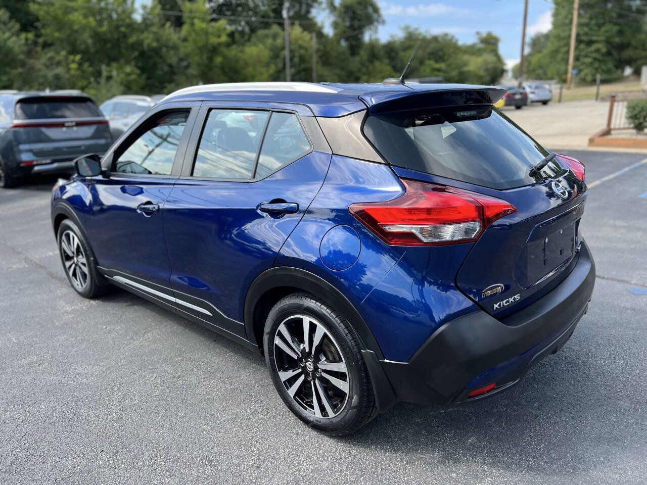 Used 2019 Nissan Kicks SR w/ SR Premium Package image 7