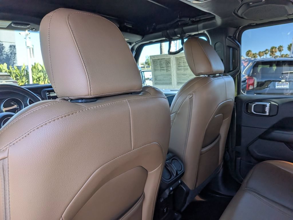 Used 2022 Jeep Wrangler Unlimited Sahara AWD/4WD image 28