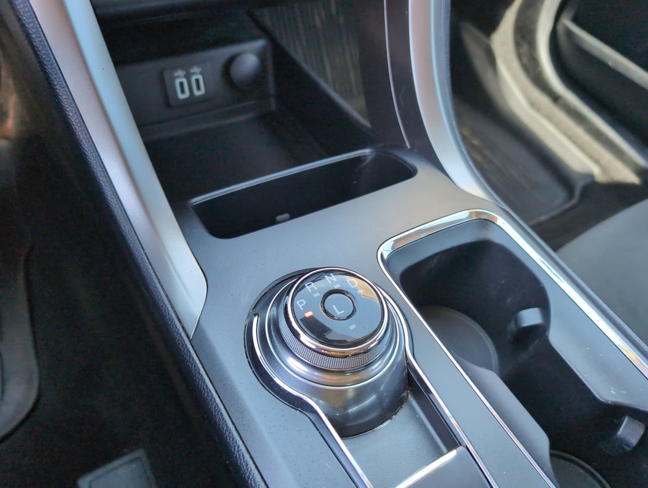 Used 2020 Ford Fusion SE FWD image 22