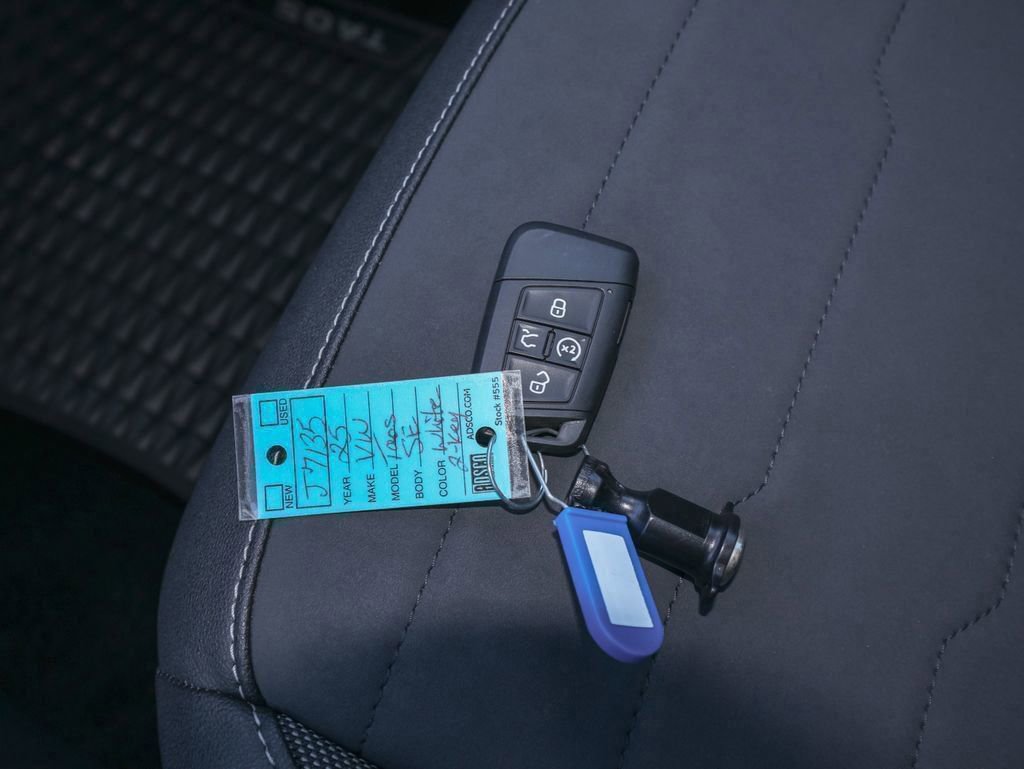 Certified 2025 Volkswagen Taos SE FWD image 27
