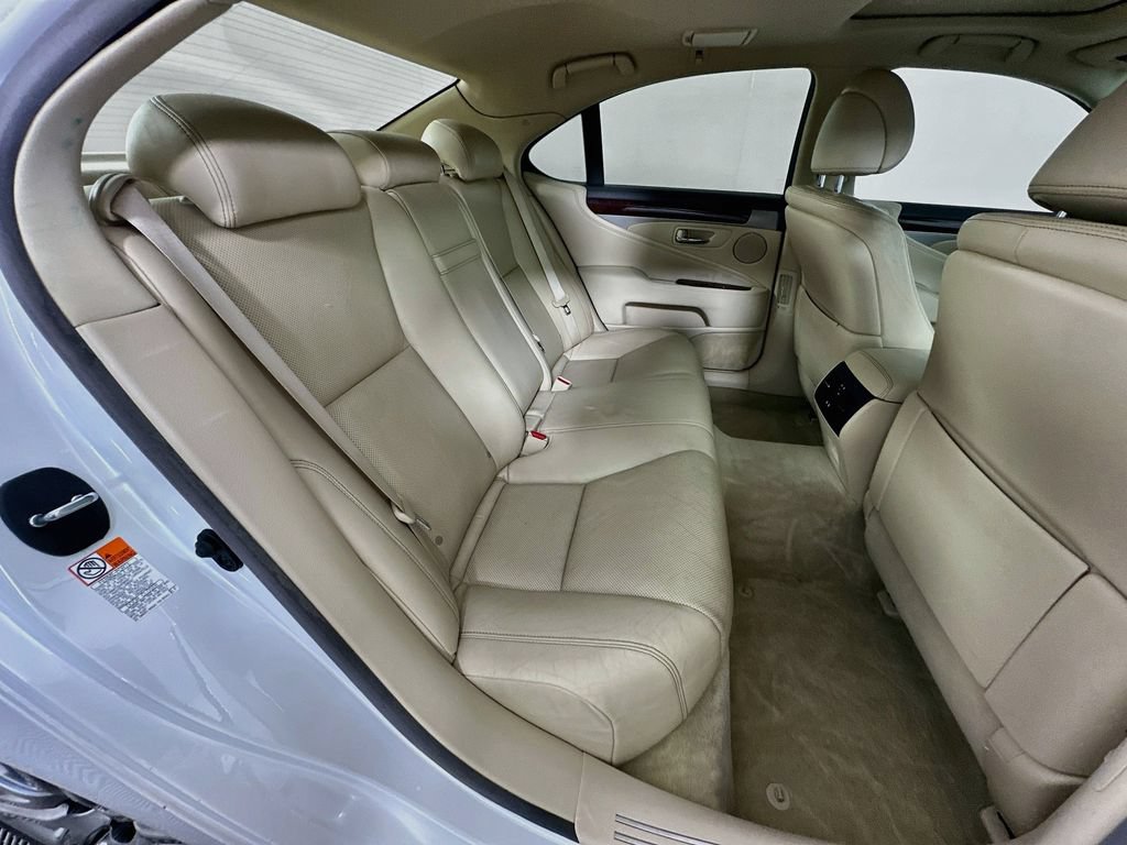 Used 2016 Lexus LS 460 w/ Comfort Package RWD image 28