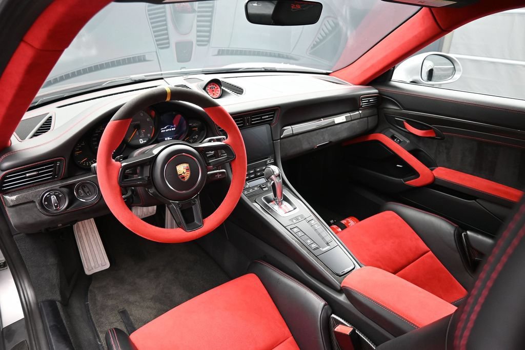 Used 2018 Porsche 911 GT2 RS RWD image 4