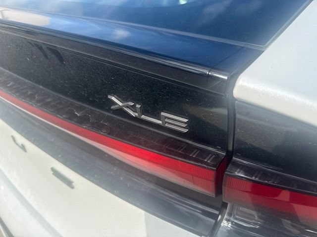 Used 2024 Toyota Prius XLE FWD image 4