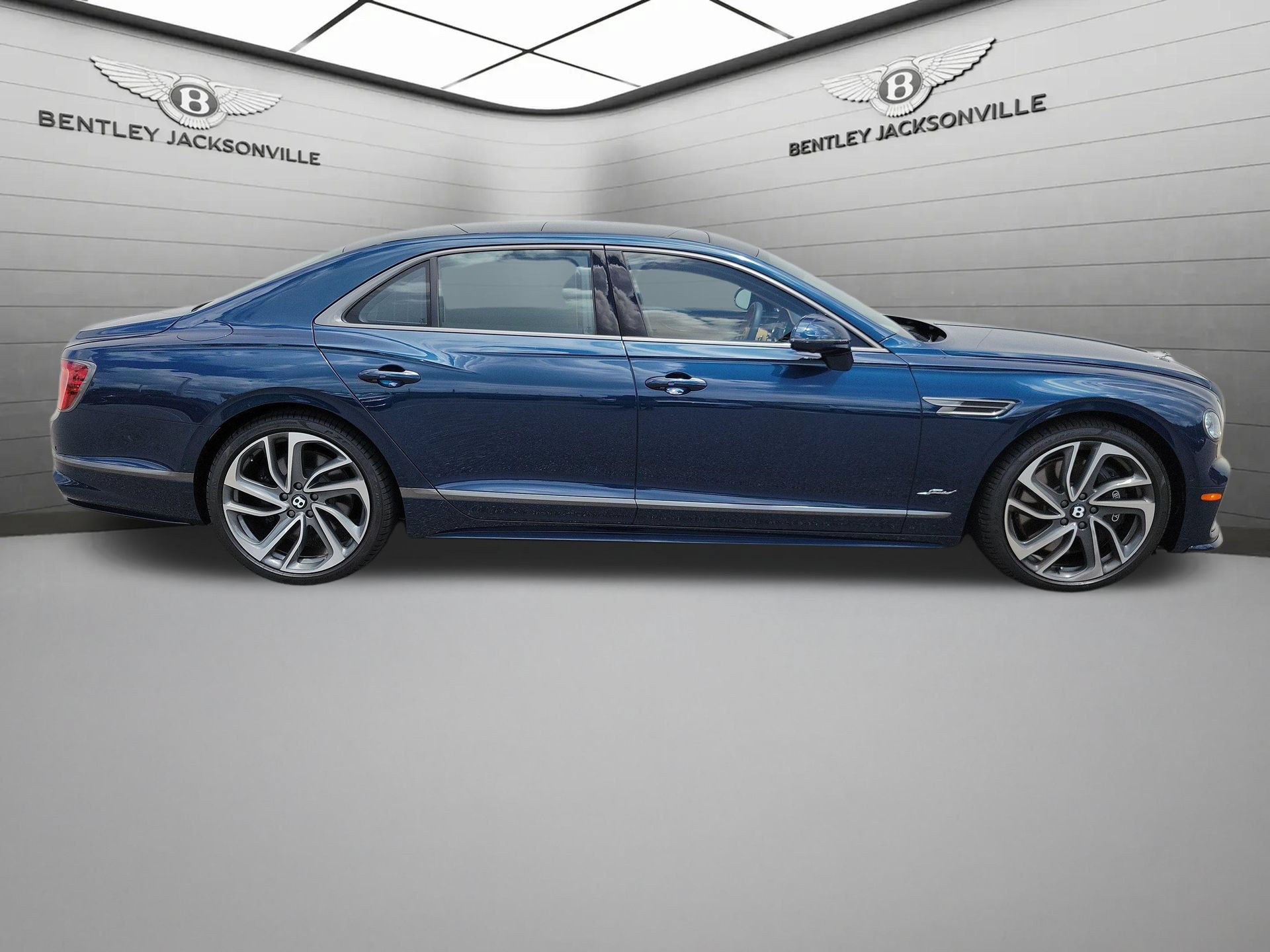 Used 2025 Bentley Flying Spur Plug-In Hybrid AWD/4WD image 8