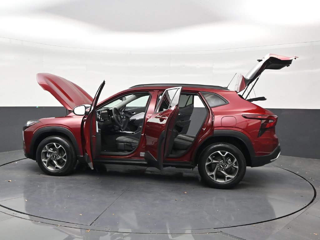 Used 2025 Chevrolet Trax LT FWD image 30
