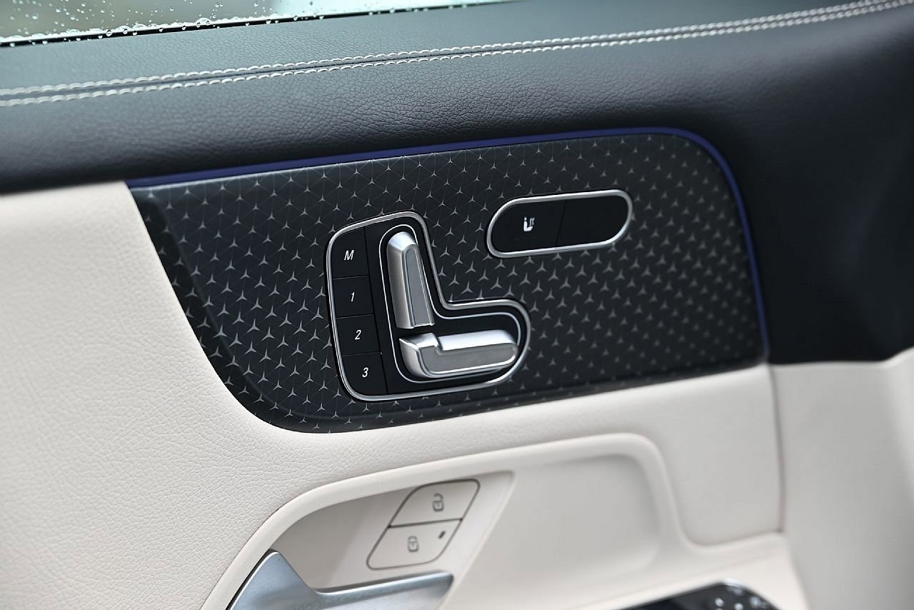 Certified 2025 Mercedes-Benz GLB 250 image 19