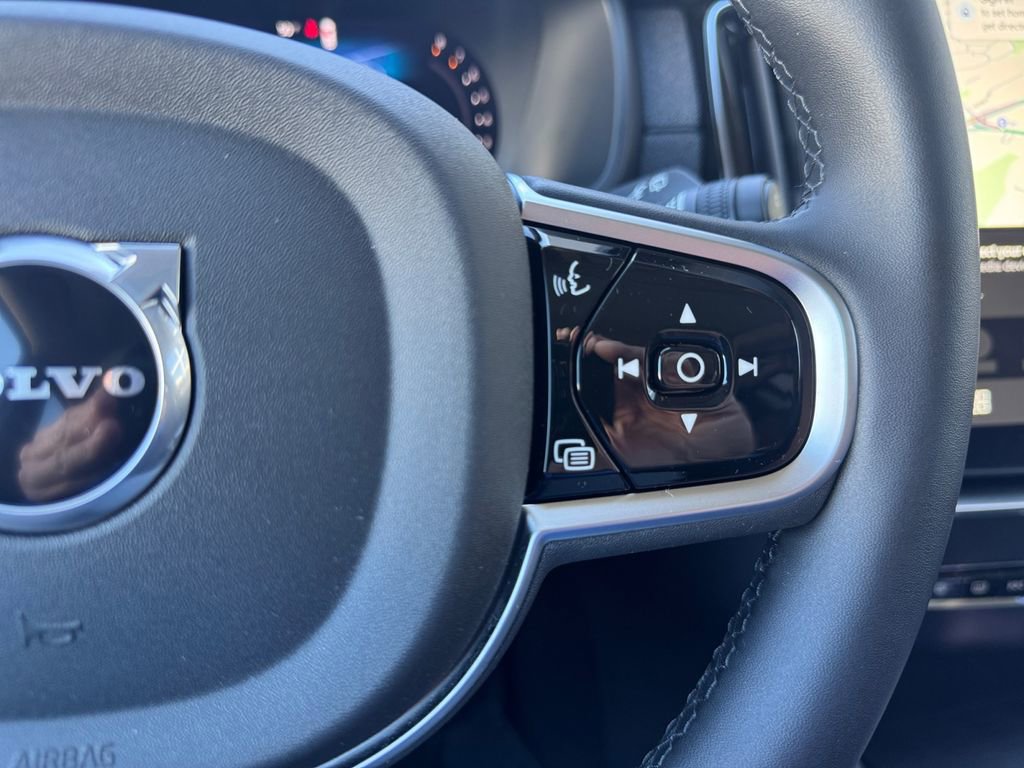 Certified 2025 Volvo XC90 B6 Plus image 15