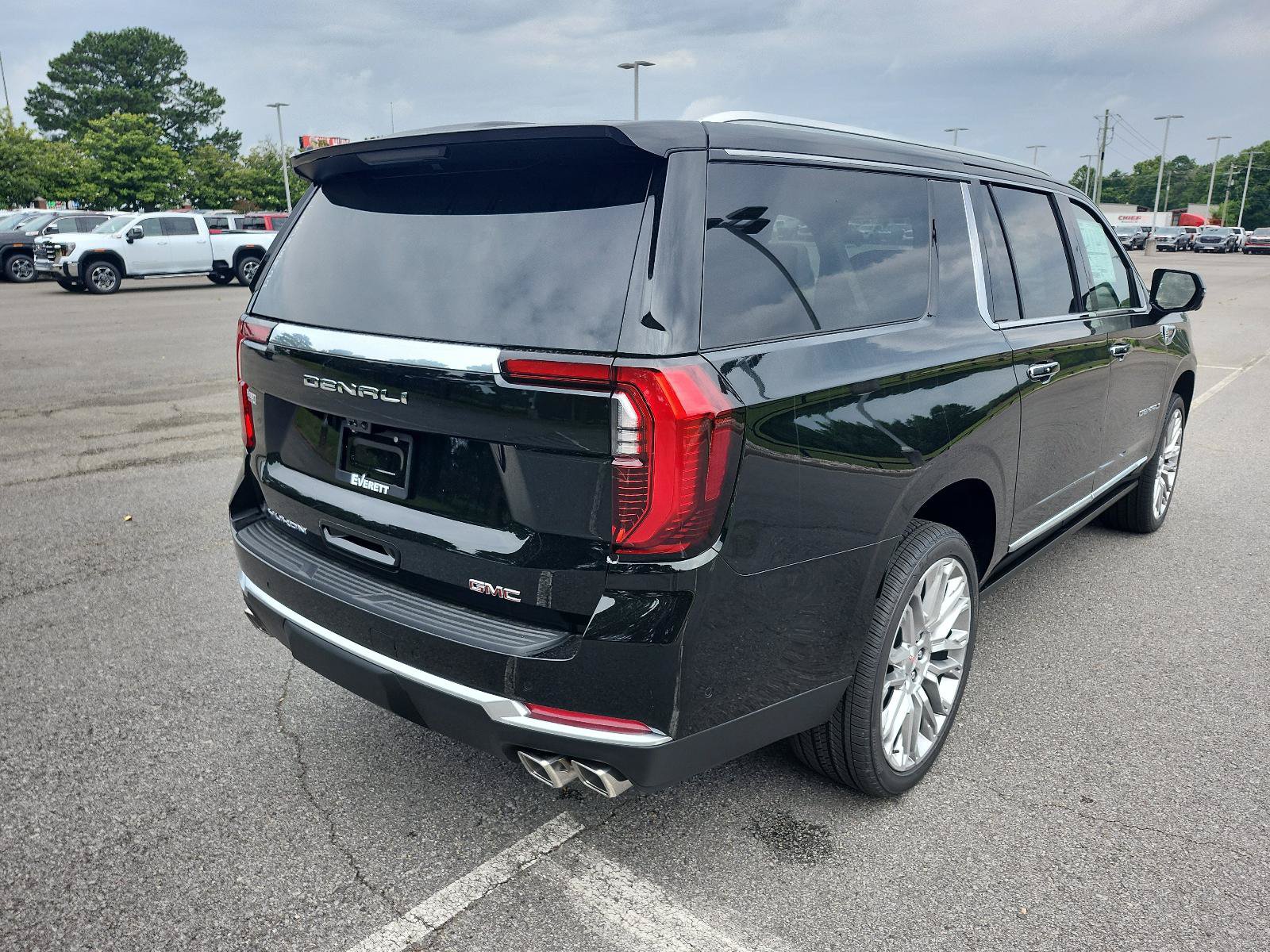 New 2026 GMC Yukon XL Denali w/ Denali Reserve Package AWD/4WD image 3