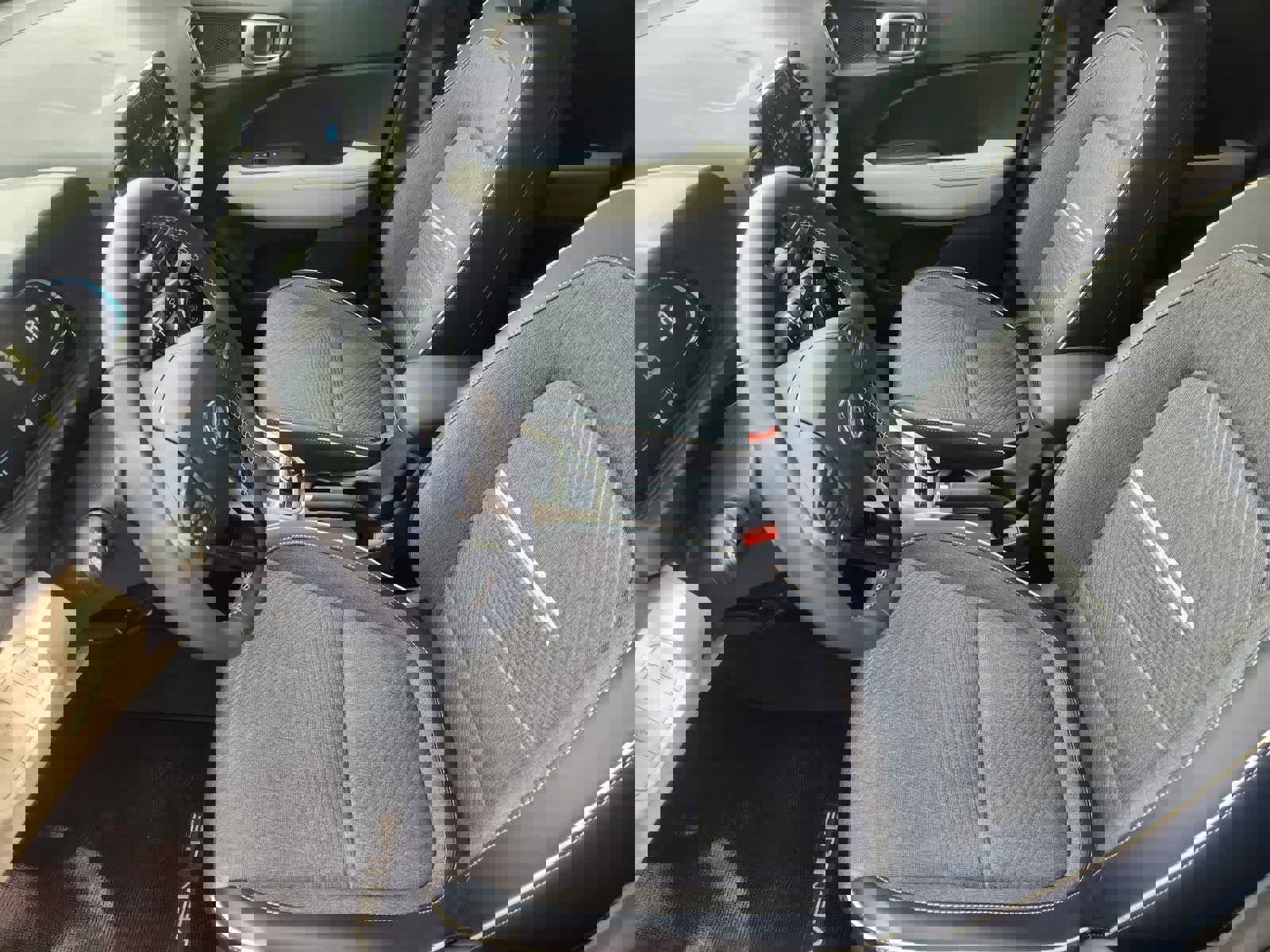 Used 2025 Hyundai Venue Limited image 11