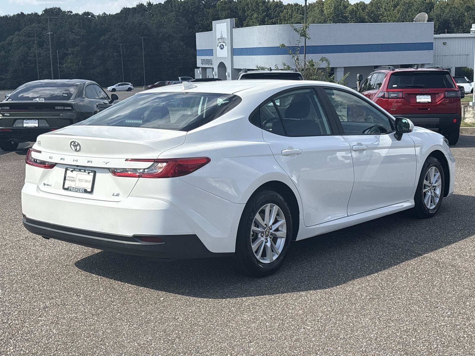 Used 2025 Toyota Camry LE FWD image 5