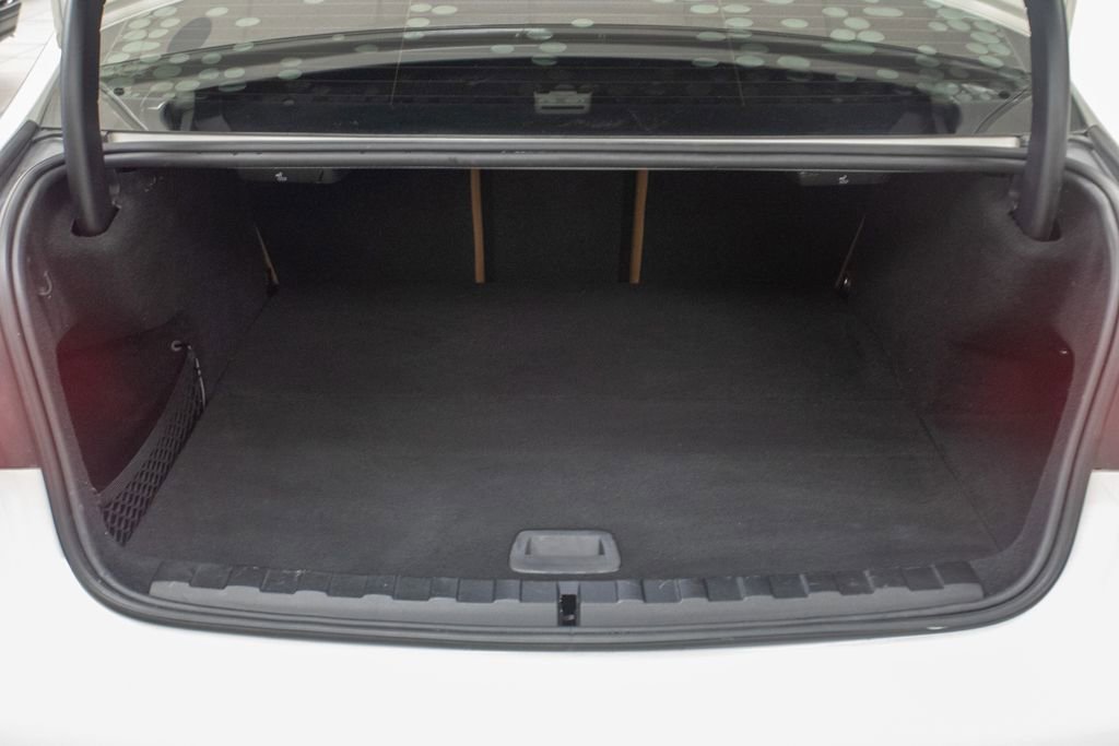 Used 2021 BMW 330e w/ Convenience Package image 17