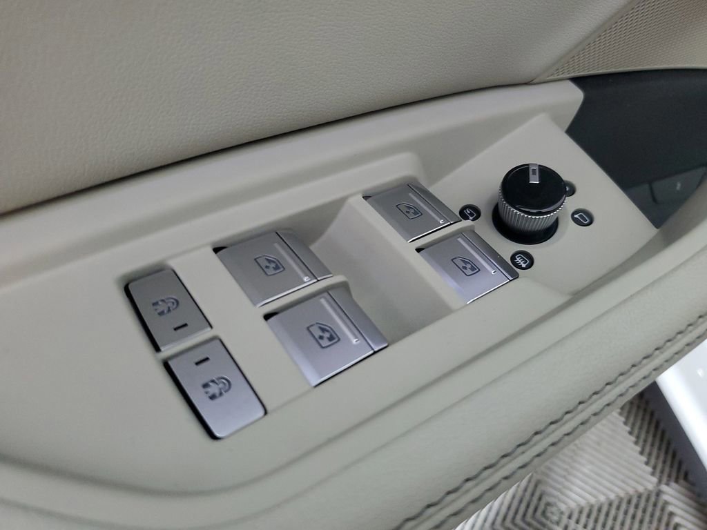 Used 2024 Audi Q8 e-tron Premium Plus w/ Premium Plus Package image 19