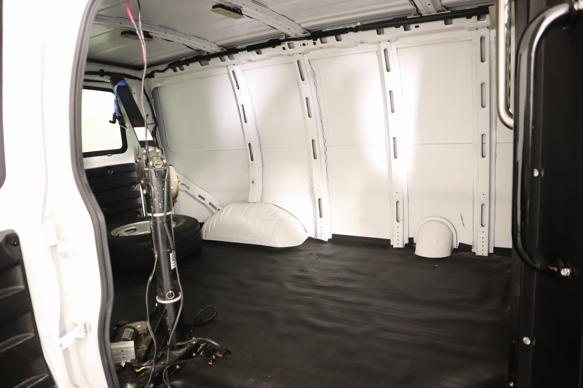 Used 2021 Chevrolet Express 2500 w/ Driver Convenience Package image 11