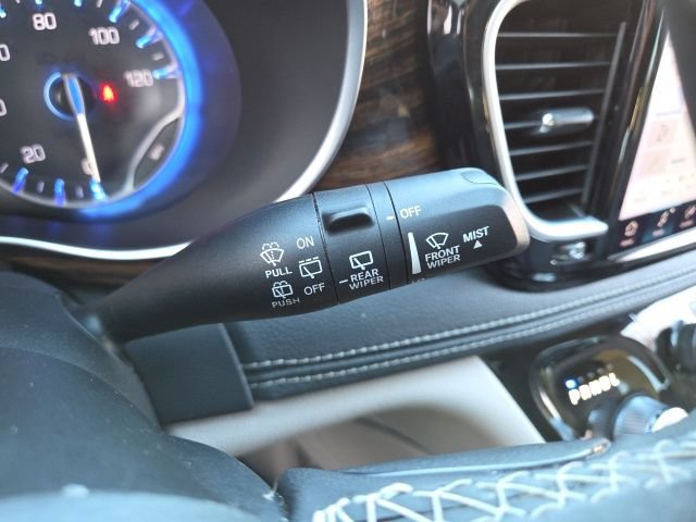 Used 2023 Chrysler Pacifica Limited FWD image 56