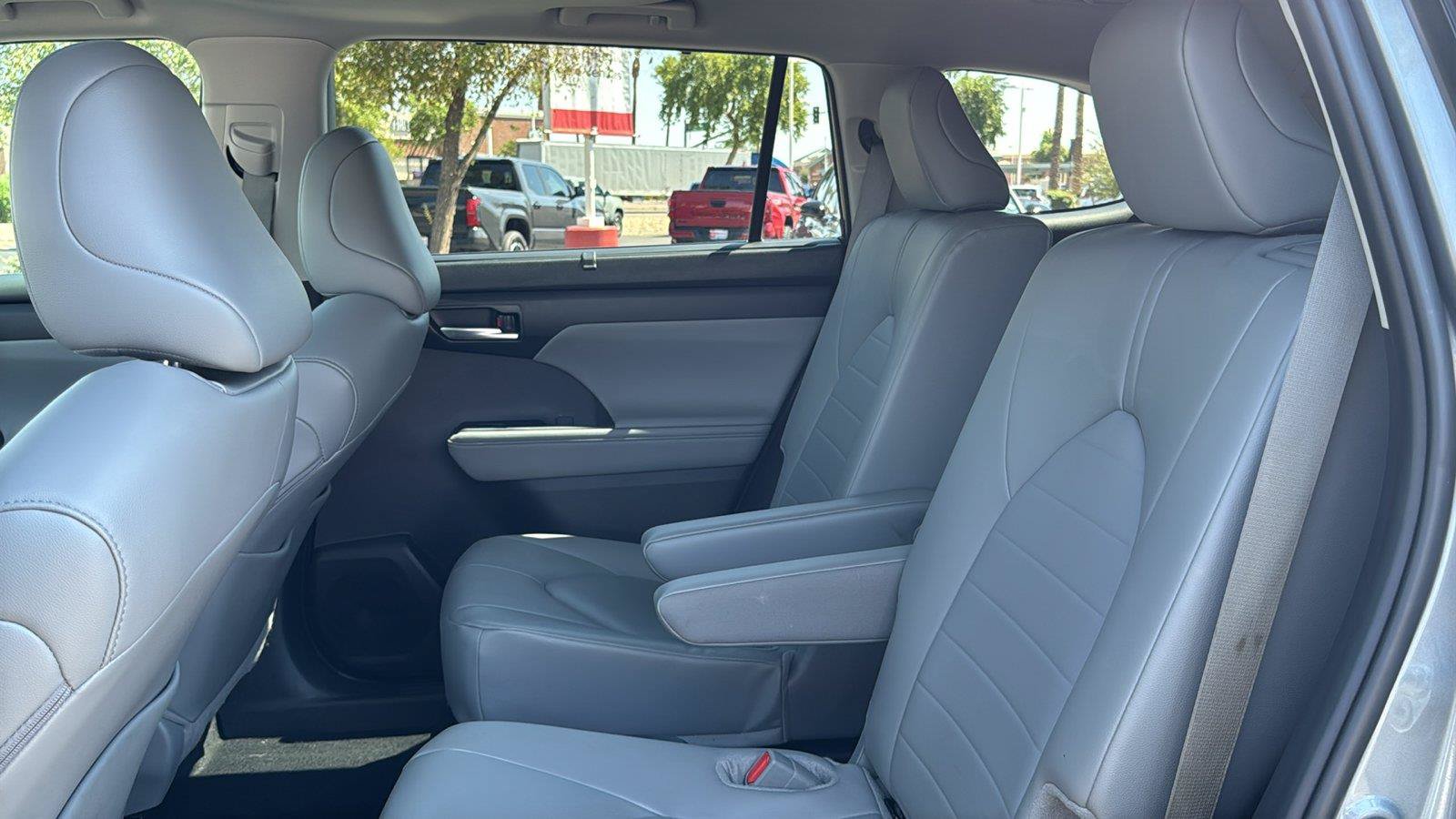 Used 2026 Toyota Highlander XLE AWD/4WD image 31