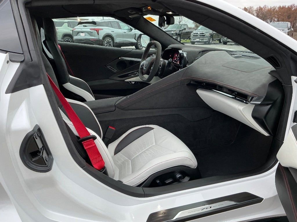 Used 2023 Chevrolet Corvette Stingray Premium Conv w/ Z51 Performance Package image 20
