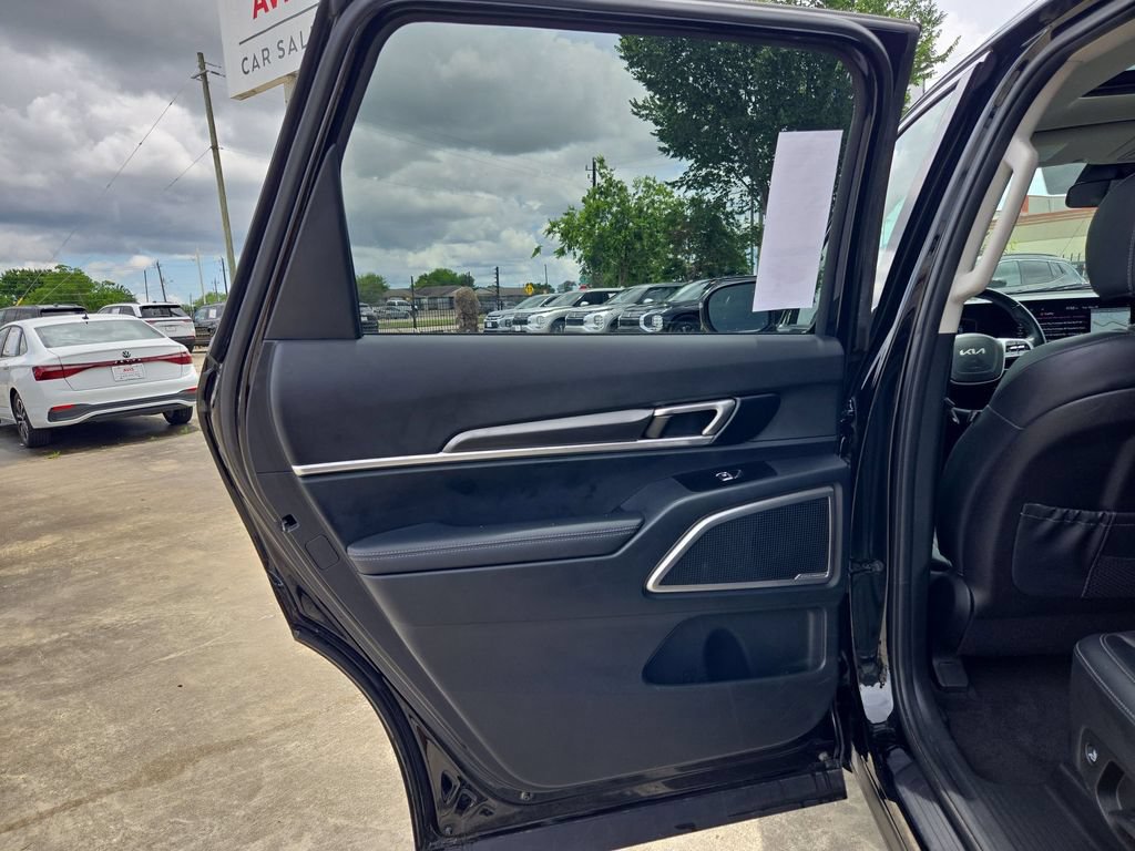 Used 2025 Kia Telluride S FWD image 25