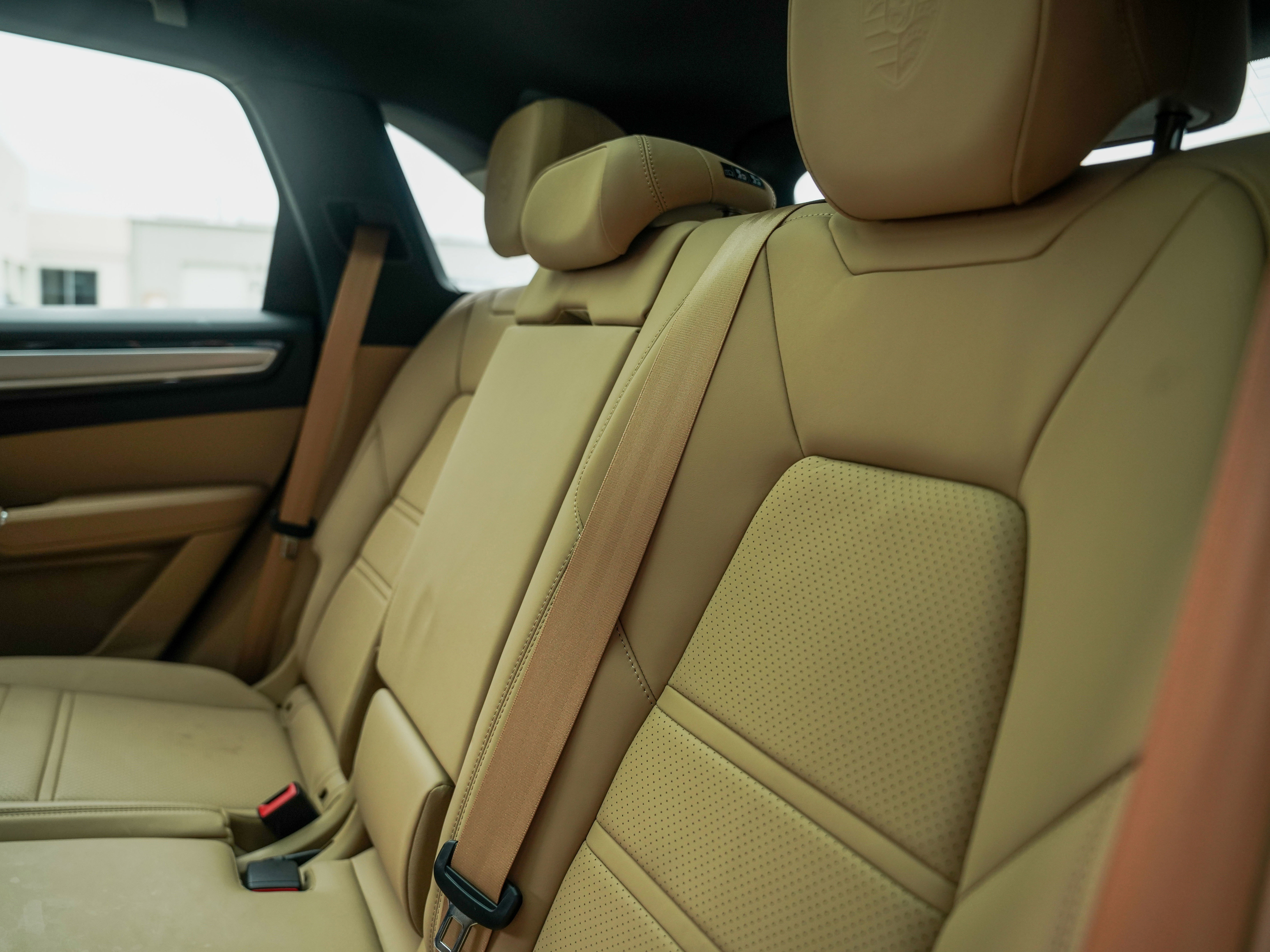 Certified 2022 Porsche Cayenne Platinum Edition image 30