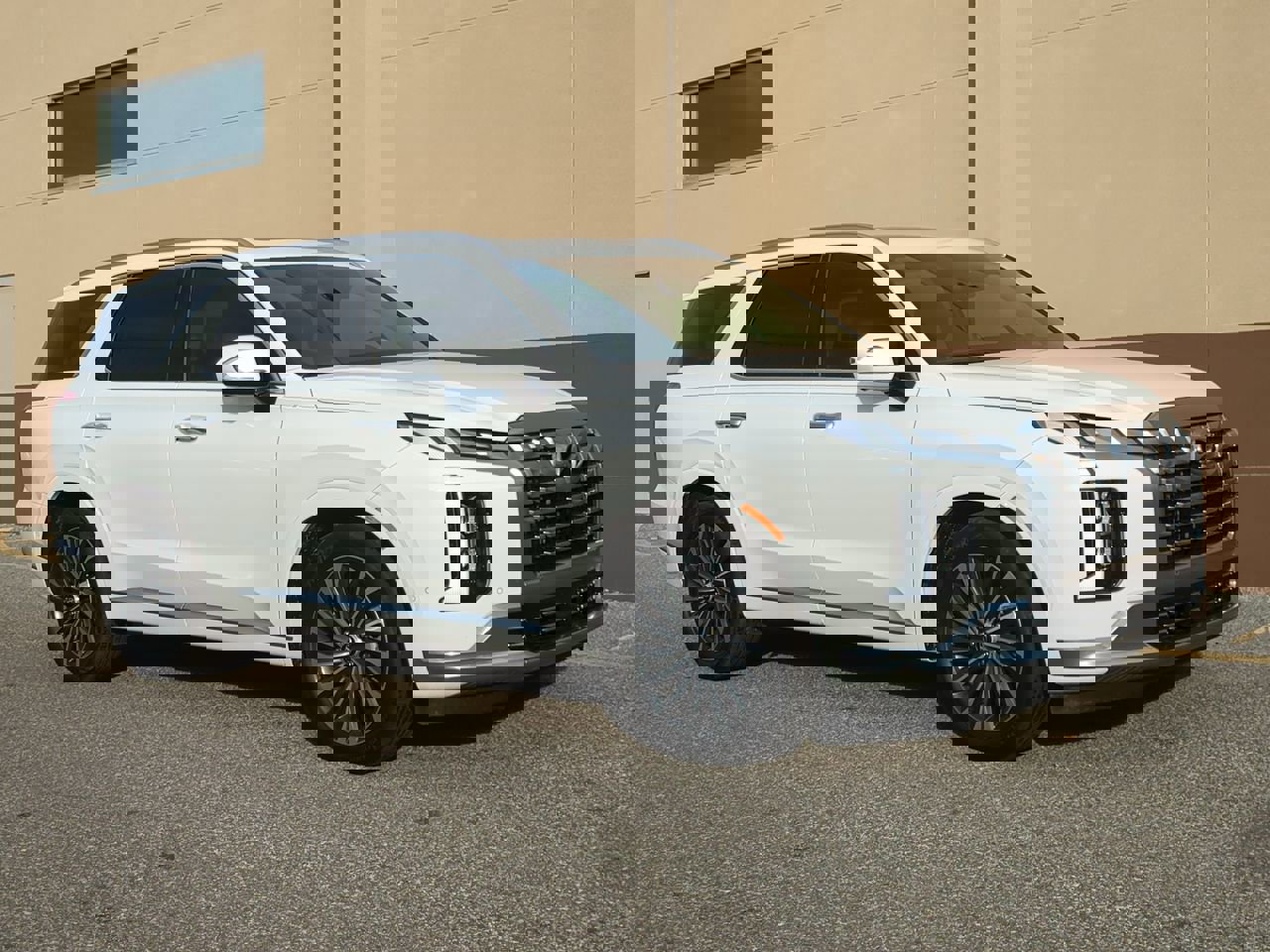 Used 2025 Hyundai Palisade Calligraphy image 2