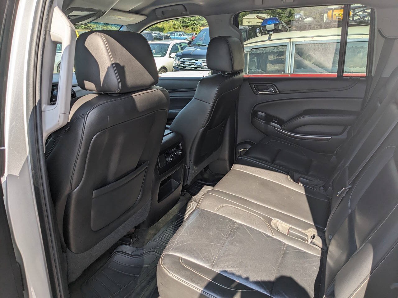 Used 2015 Chevrolet Suburban LT RWD image 17