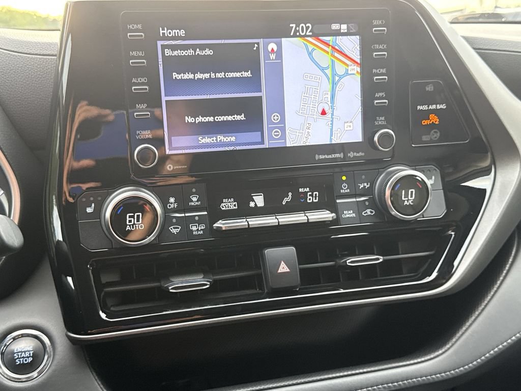 Used 2022 Toyota Highlander XLE AWD/4WD image 17