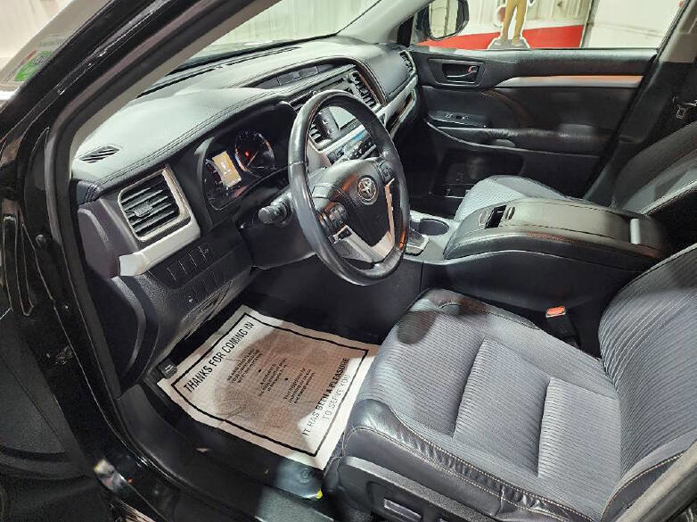 Used 2014 Toyota Highlander Plus image 8