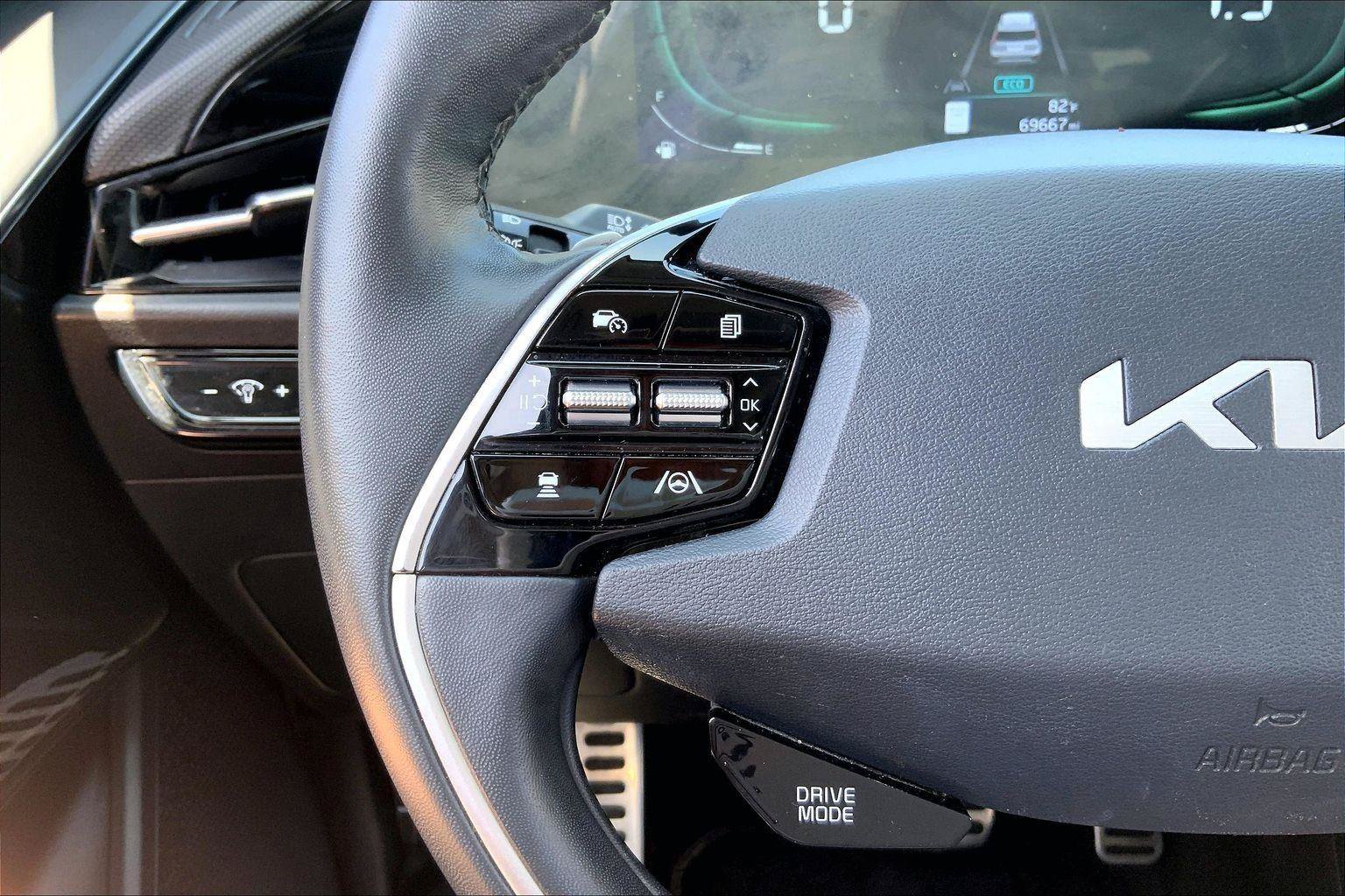 Used 2023 Kia Niro SX Touring FWD image 16