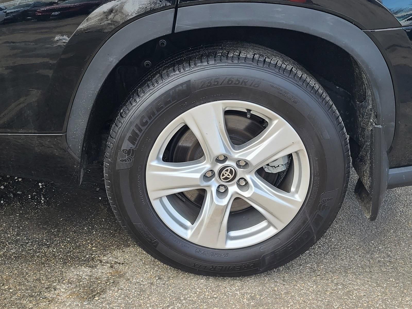 Used 2024 Toyota Highlander LE AWD/4WD image 31