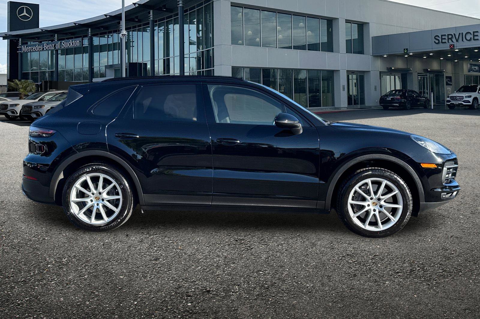Used 2021 Porsche Cayenne AWD/4WD image 3